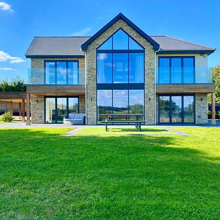 Stunning Modern Home Set In Beautiful Grounds. Bath Buitenkant foto