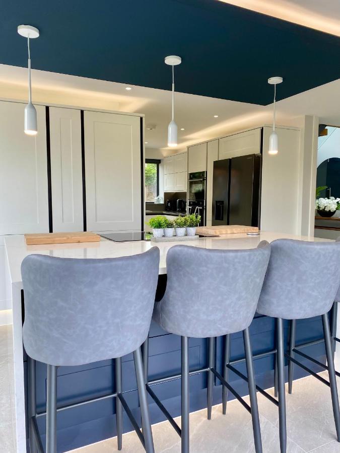 Stunning Modern Home Set In Beautiful Grounds. Bath Buitenkant foto