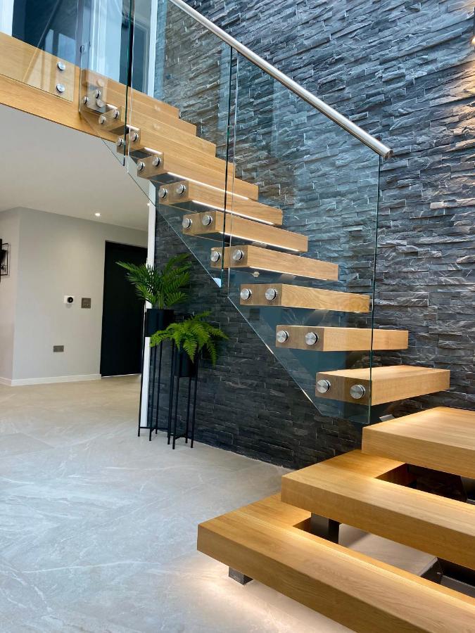 Stunning Modern Home Set In Beautiful Grounds. Bath Buitenkant foto