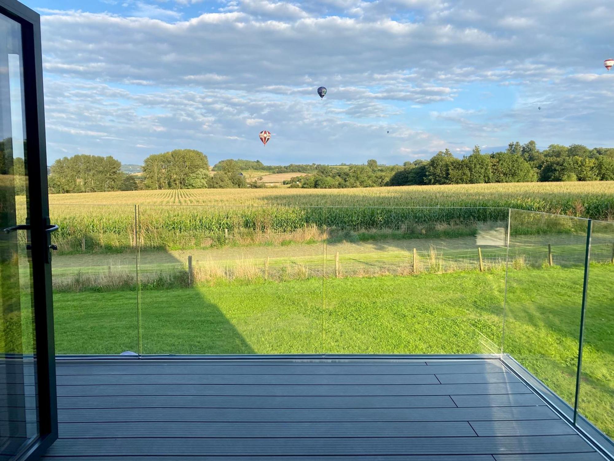 Stunning Modern Home Set In Beautiful Grounds. Bath Buitenkant foto