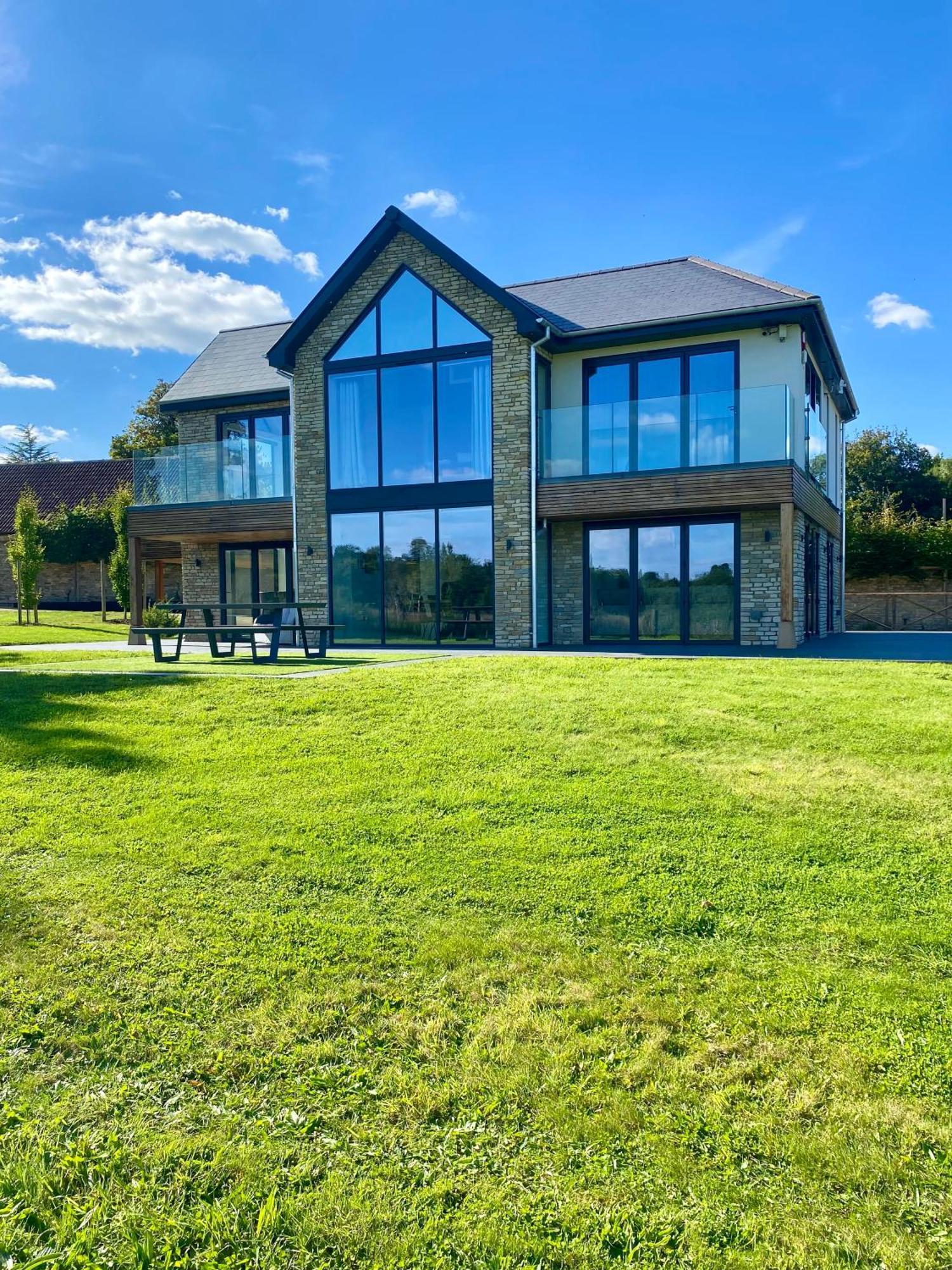 Stunning Modern Home Set In Beautiful Grounds. Bath Buitenkant foto
